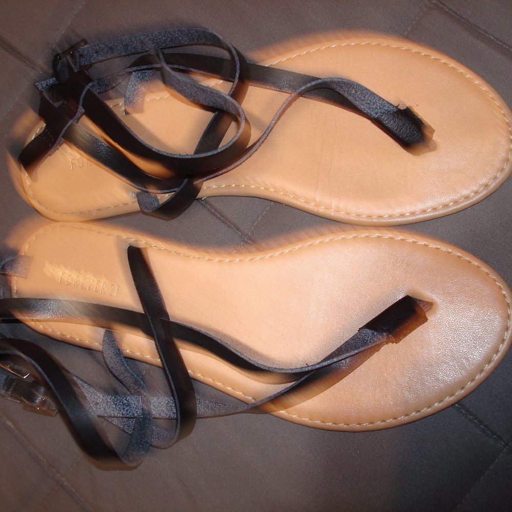 FOREVER 21 BLACK LEATHER STRAP SANDALS SIZE 6